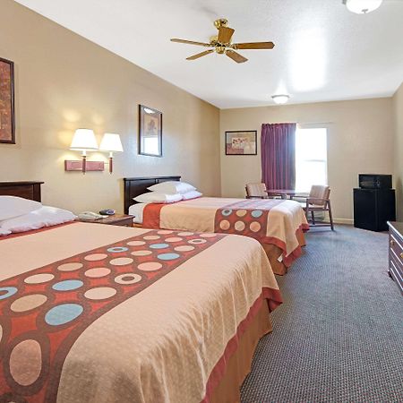 Hotel Super 8 By Wyndham St. Louis Airport Woodson Terrace Esterno foto