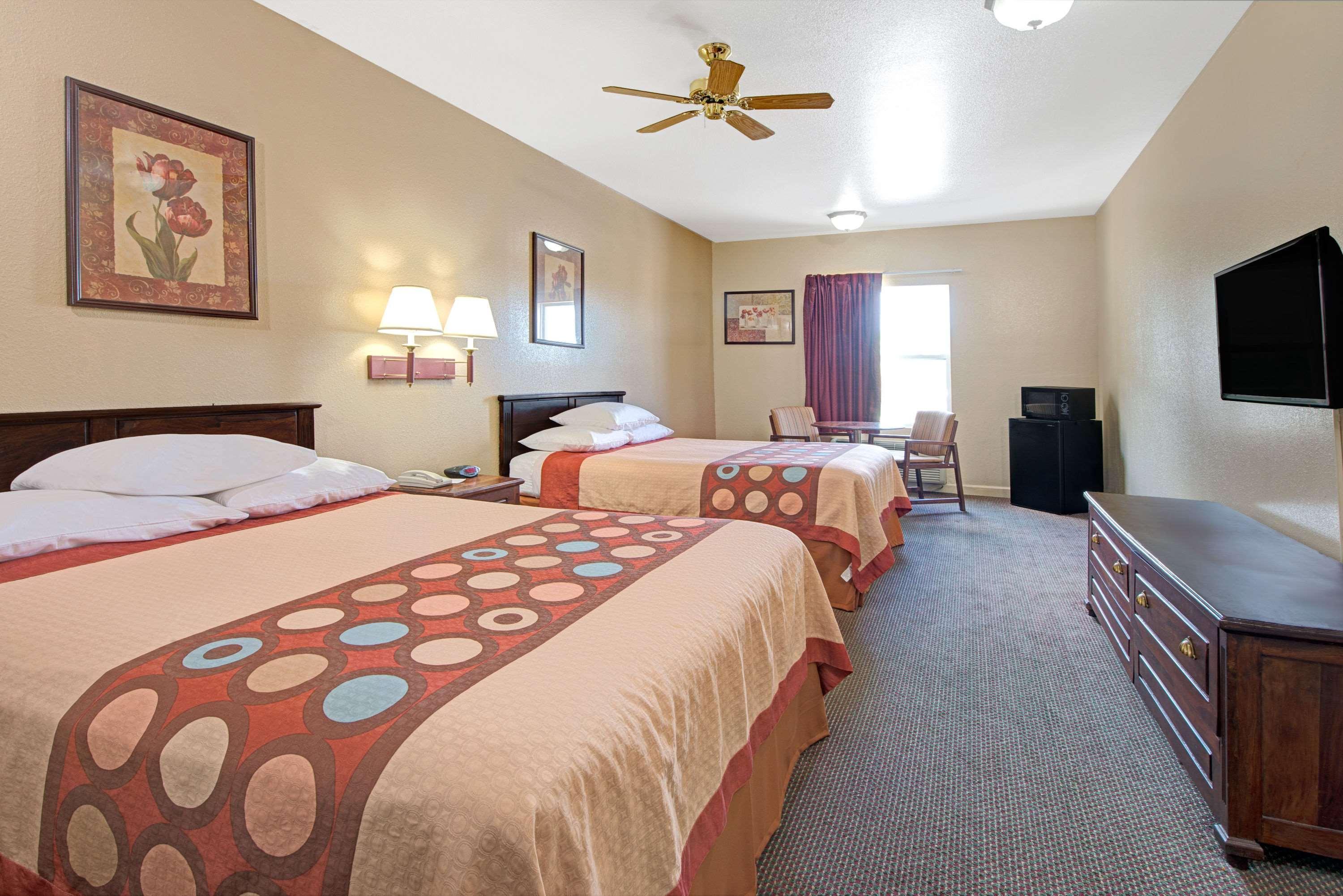 Hotel Super 8 By Wyndham St. Louis Airport Woodson Terrace Esterno foto