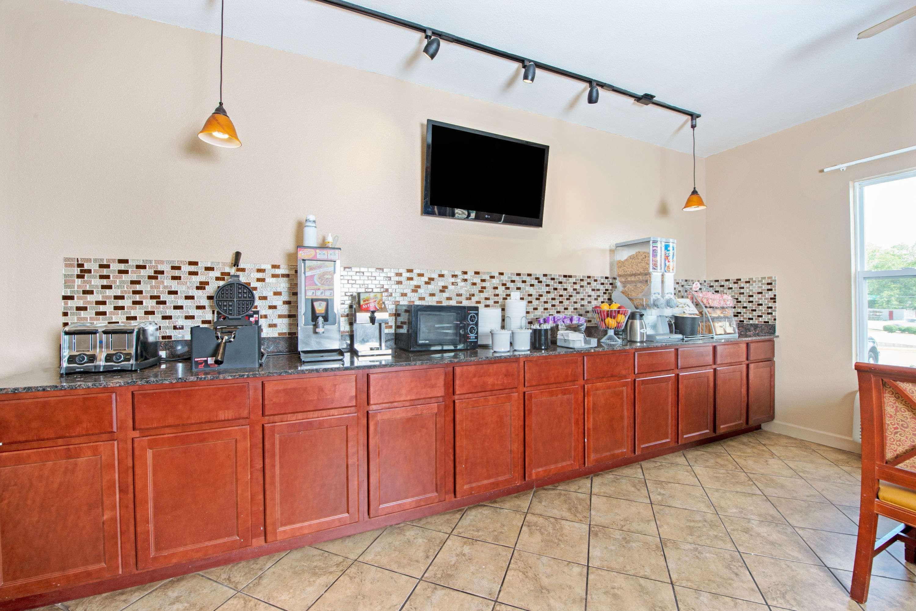Hotel Super 8 By Wyndham St. Louis Airport Woodson Terrace Esterno foto