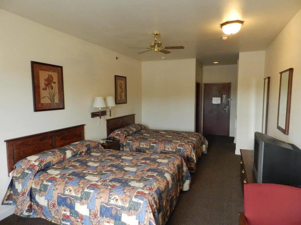 Hotel Super 8 By Wyndham St. Louis Airport Woodson Terrace Esterno foto